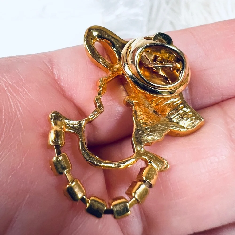 Vintage, goldtone, red bling, lady, in hat, brooch pin